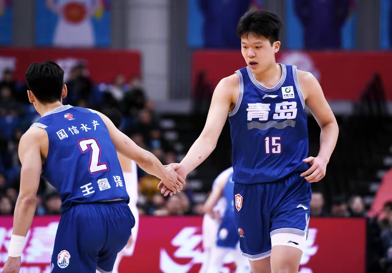 -山东男篮训练开放日，今晨内部沟通引欢呼，中超在即，赛季目标并未改变(山东体育频道在线直播山东男篮)